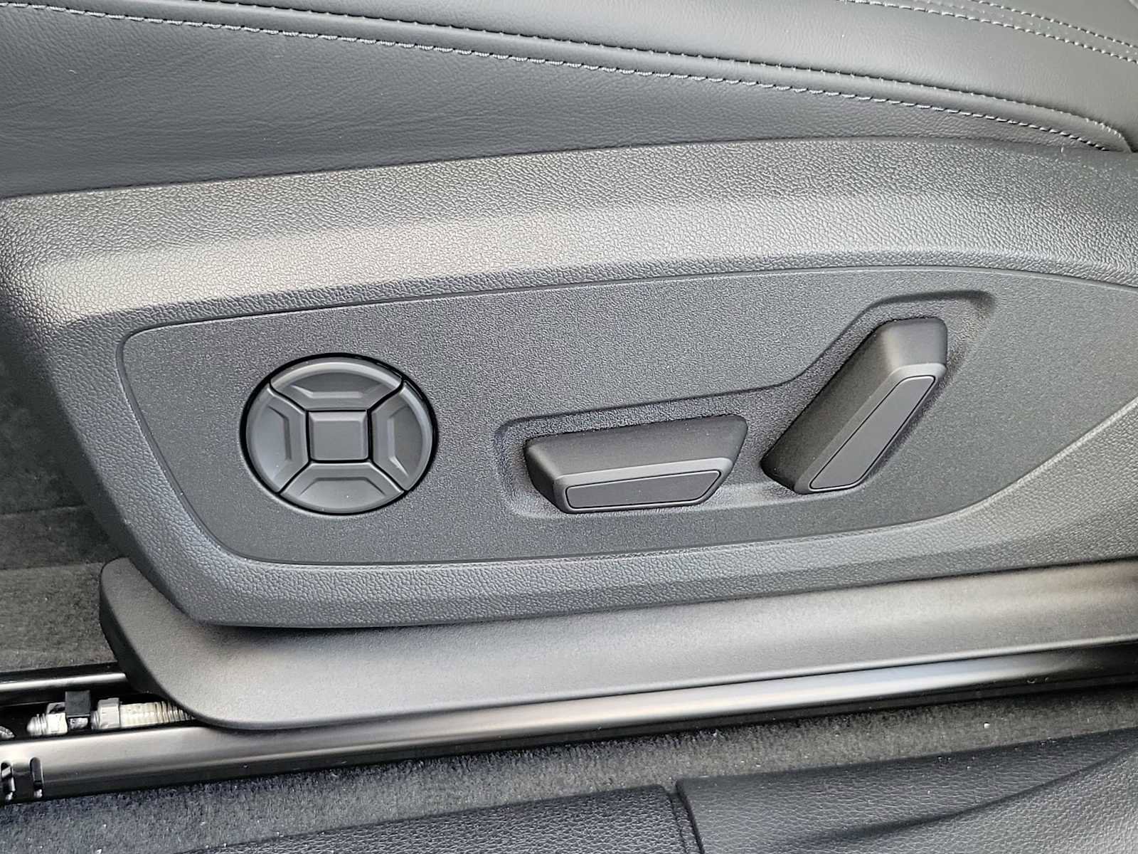 New 2025 Audi Q3 2.0T Premium image 16