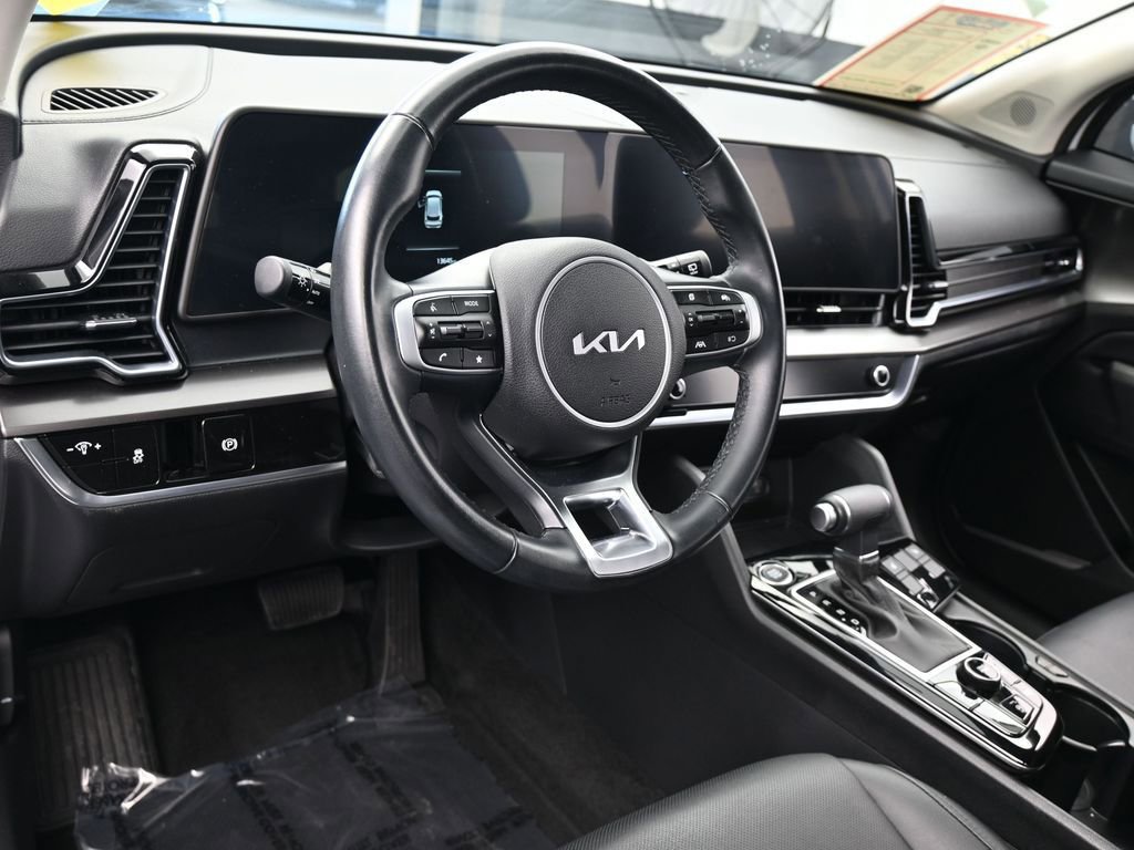 Used 2025 Kia Sportage EX image 13