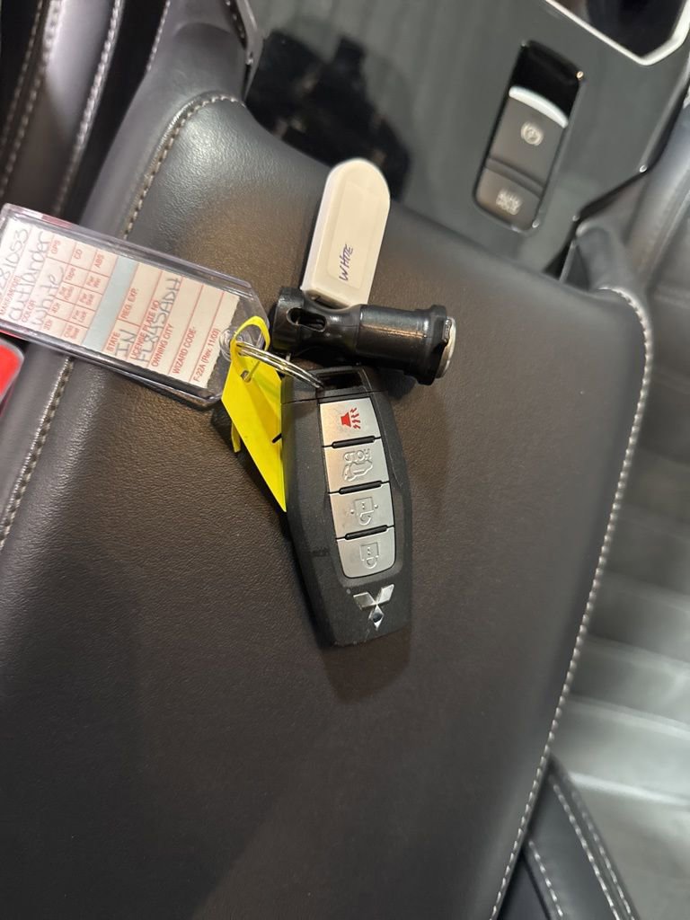 Used 2025 Mitsubishi Outlander SE image 31