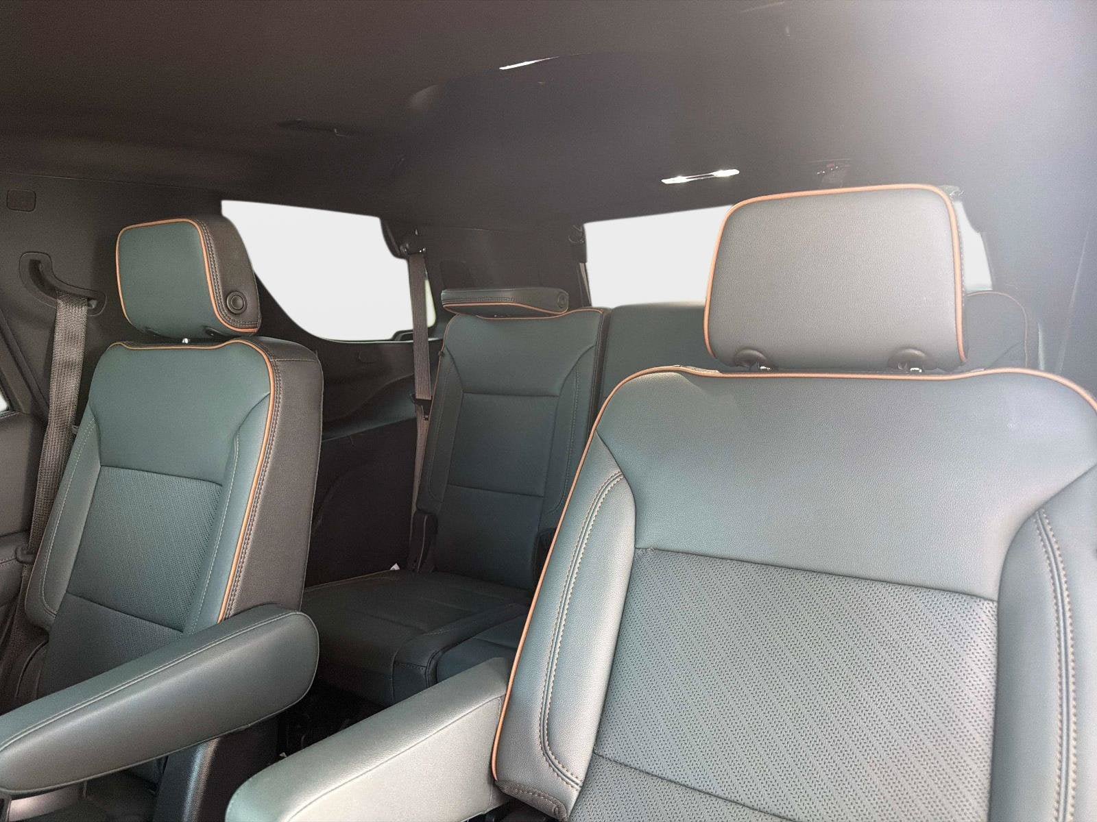 Used 2025 GMC Yukon AT4 w/ AT4 Premium Plus Package AWD/4WD image 15