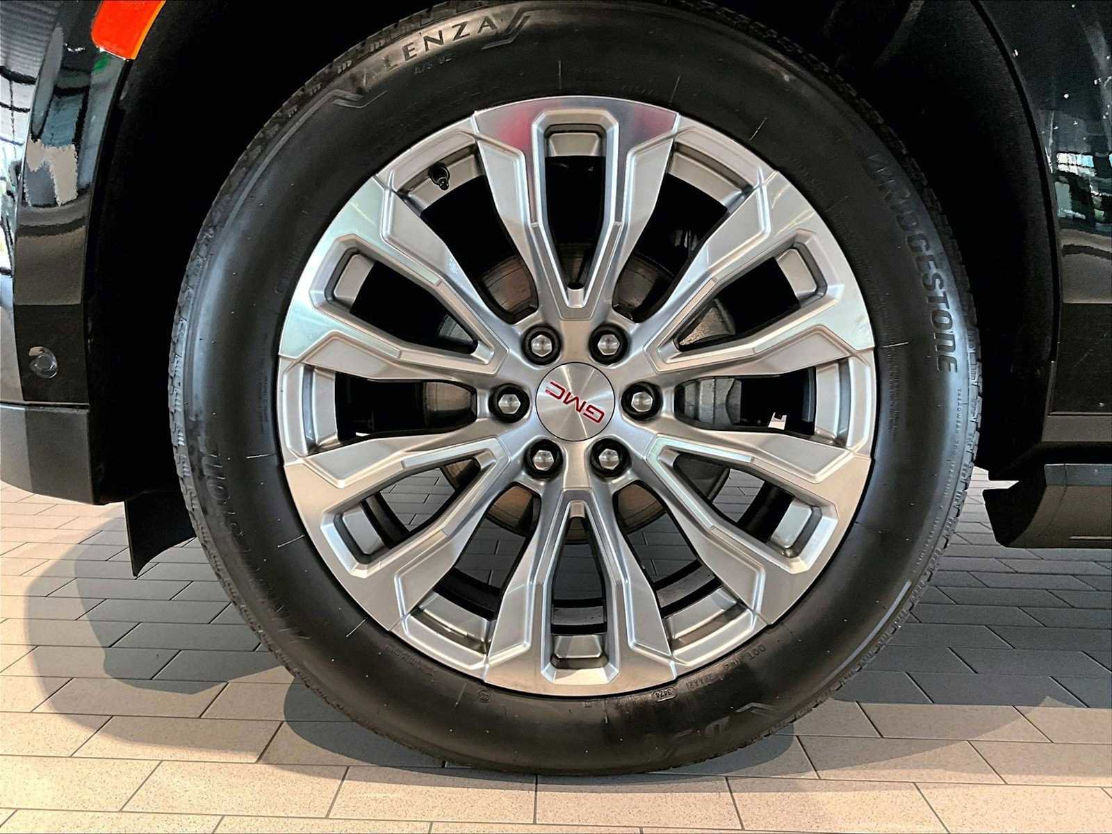 Used 2024 GMC Yukon XL Denali w/ Denali Reserve Package image 14
