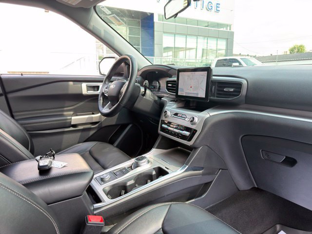 Used 2022 Ford Explorer XLT w/ Equipment Group 202A AWD/4WD image 40