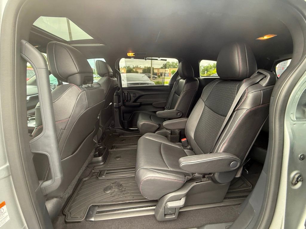 Used 2025 Toyota Sienna XSE image 22