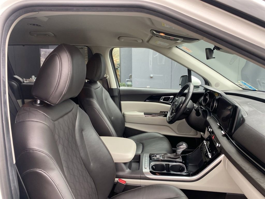 Certified 2023 Kia Carnival EX image 17