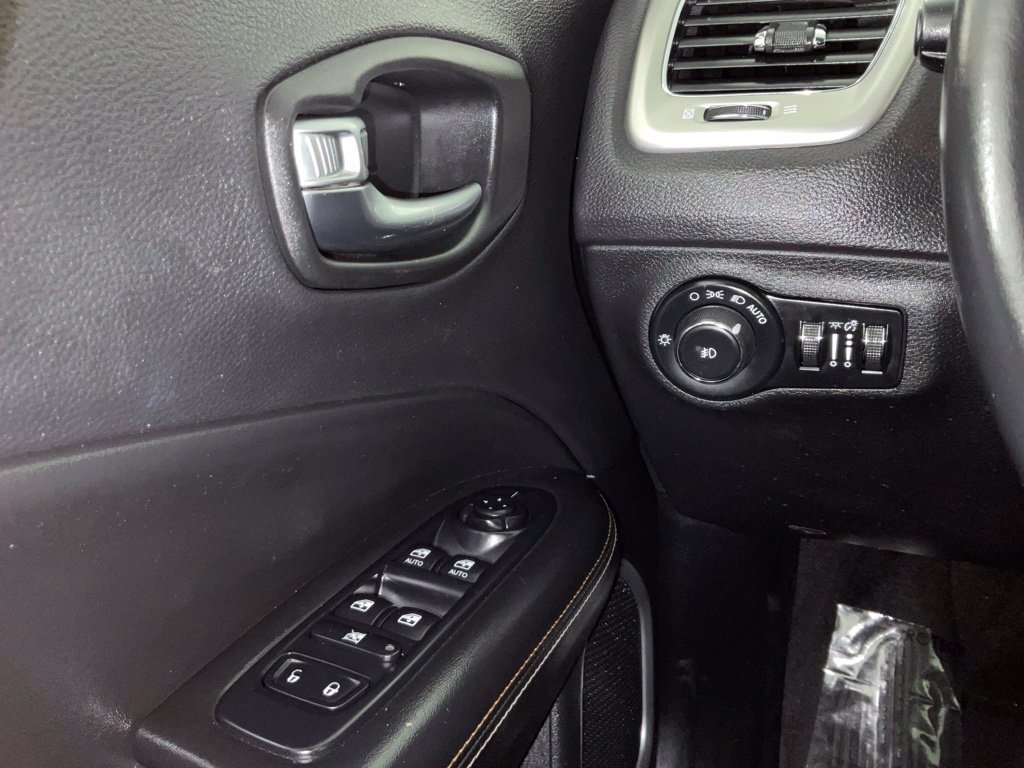 Used 2018 Jeep Compass Latitude w/ Popular Equipment Group AWD/4WD image 20