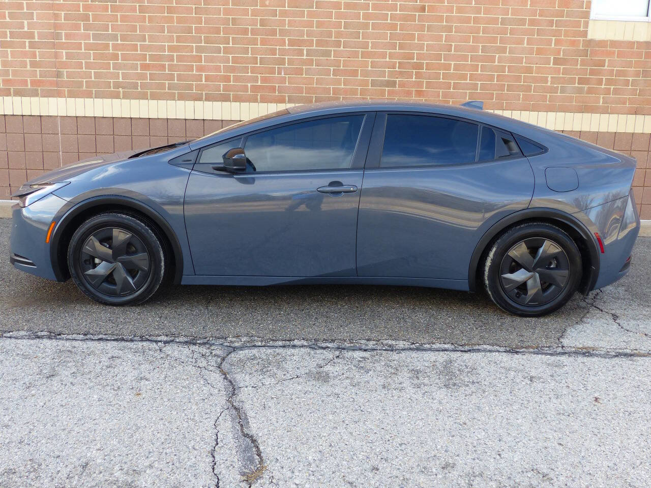 Used 2024 Toyota Prius LE image 6