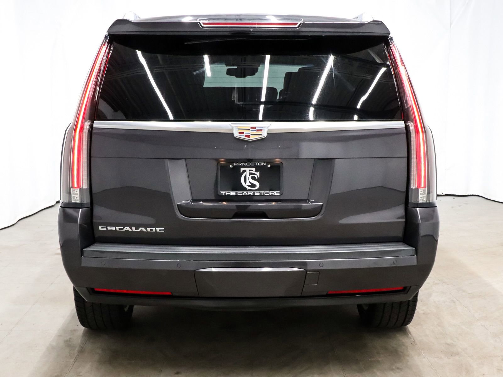 Used 2016 Cadillac Escalade Platinum image 5