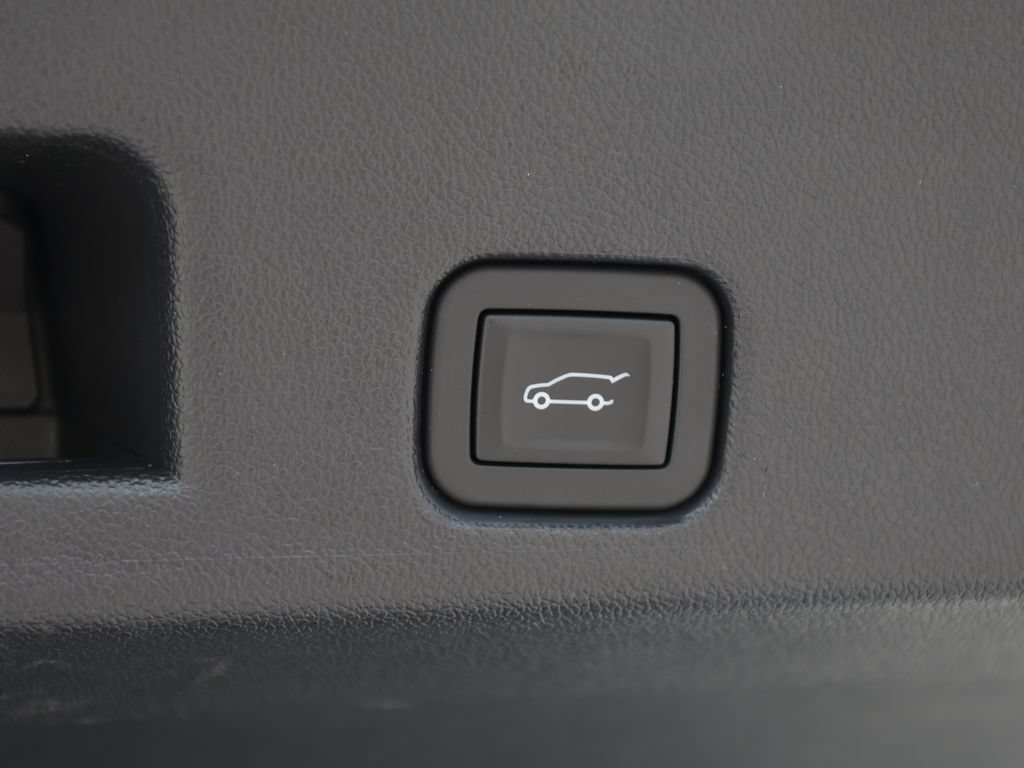 Used 2025 Chevrolet Traverse RS FWD image 10