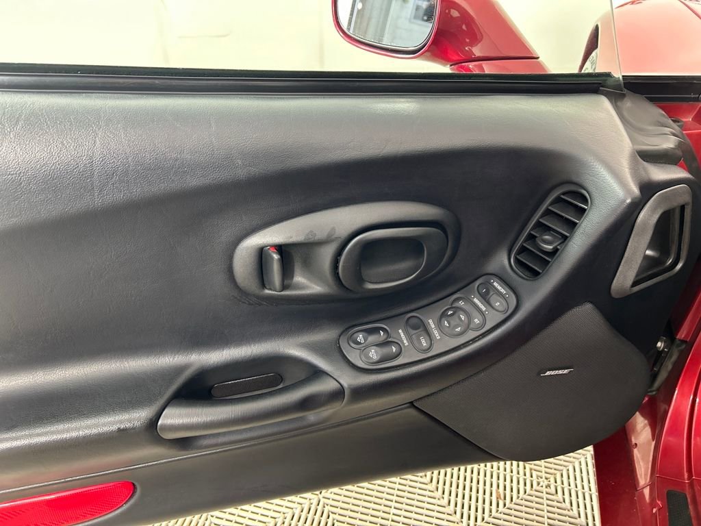 Used 2000 Chevrolet Corvette Convertible w/ Memory Pkg image 18