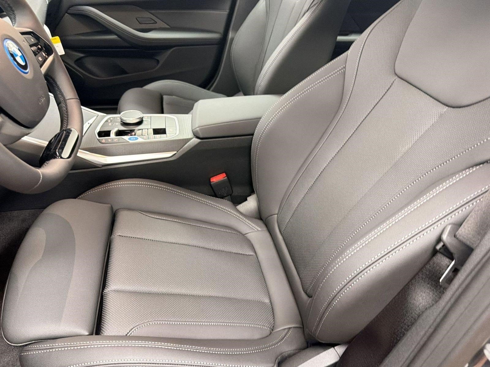 Used 2026 BMW i4 xDrive40i w/ Premium Package AWD/4WD image 17