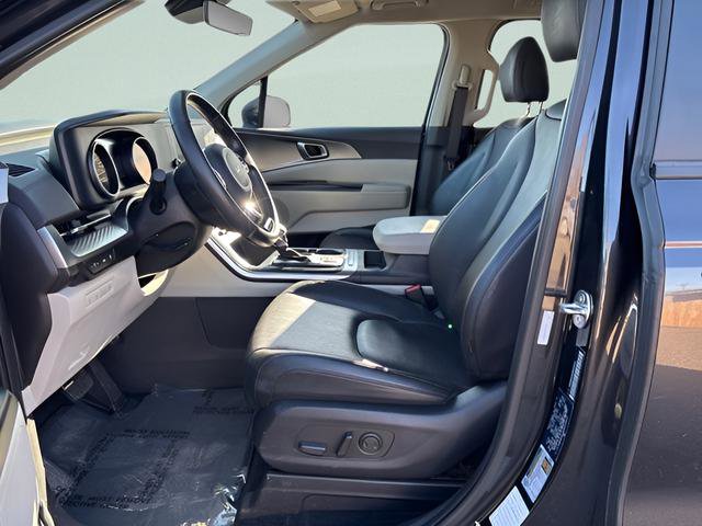 Used 2024 Kia Carnival LX image 13
