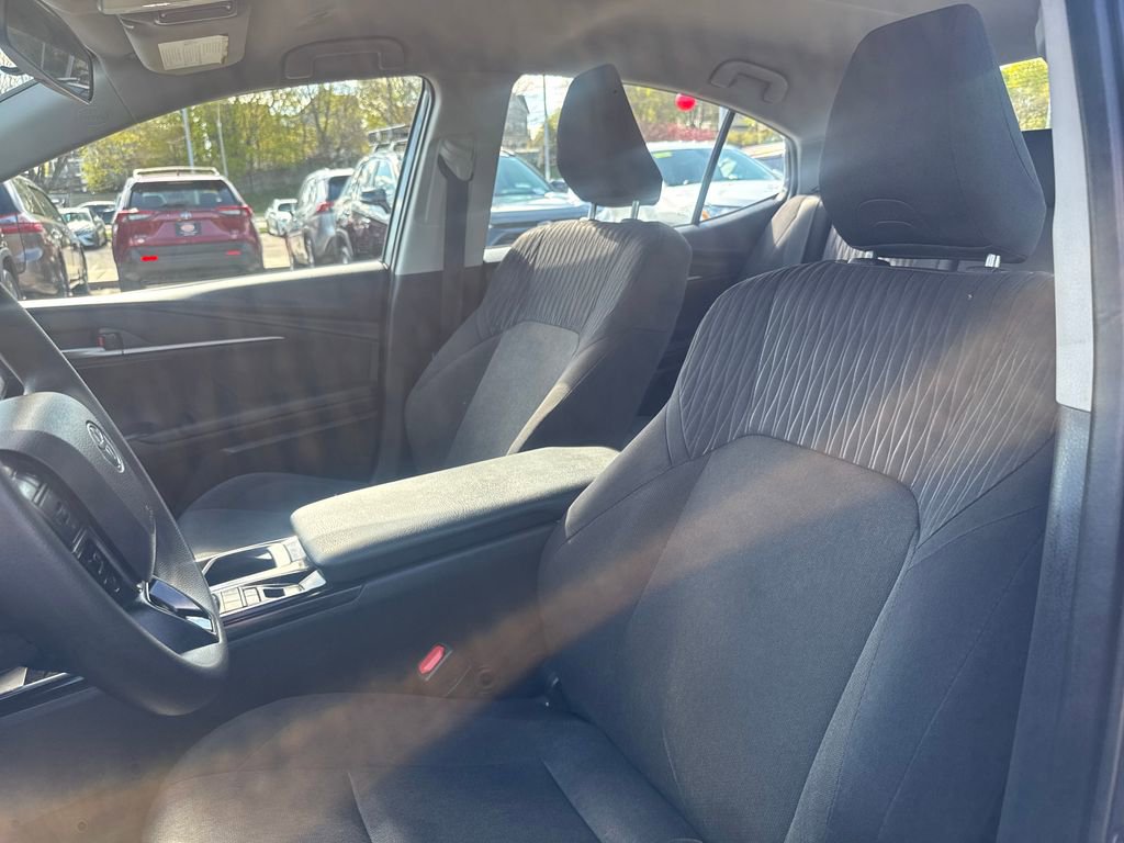 Used 2025 Toyota Camry LE AWD/4WD image 14