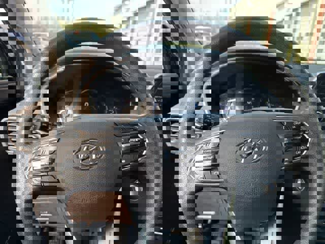 Used 2019 Hyundai Santa Fe SEL image 9