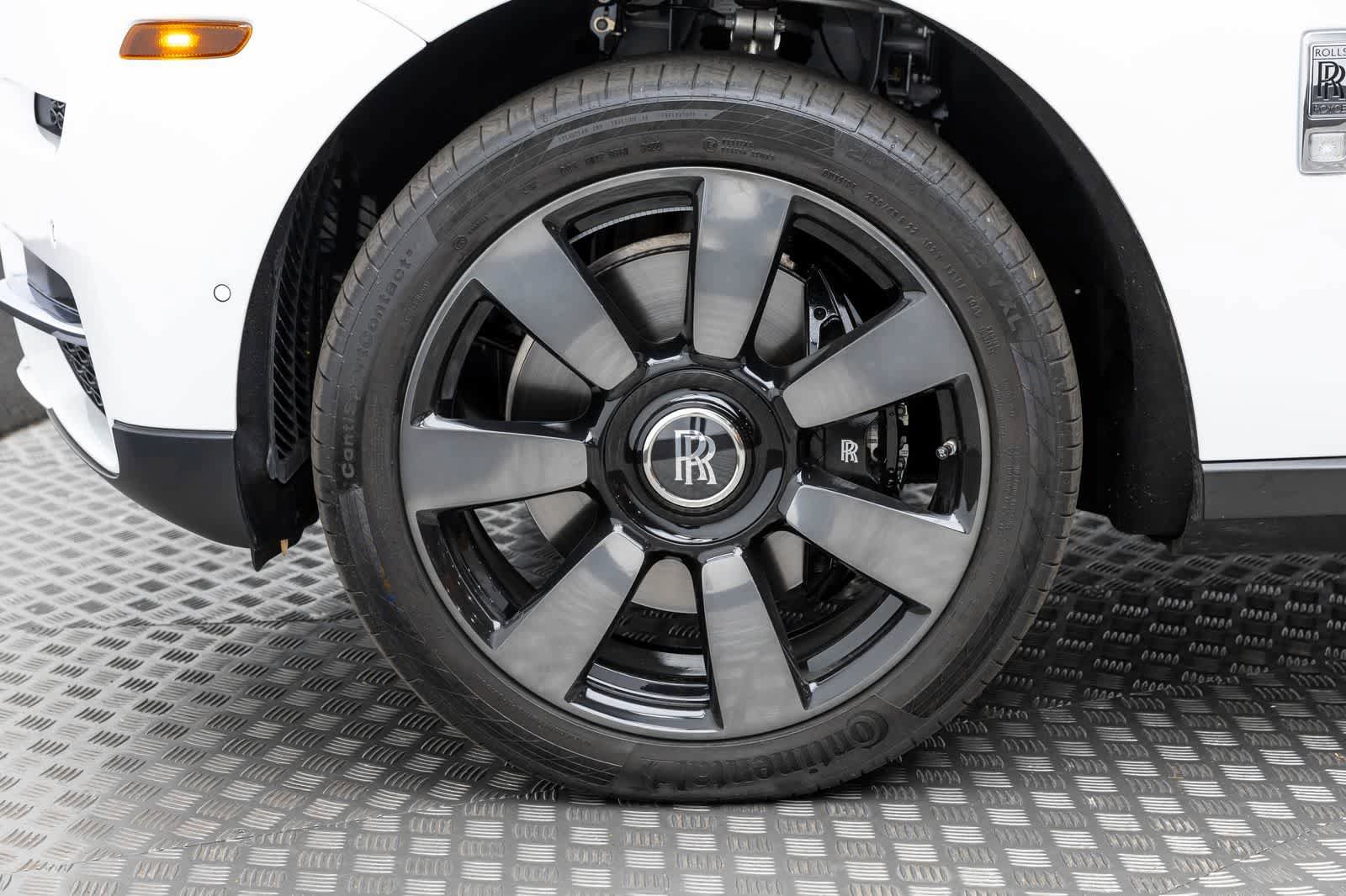 Used 2023 Rolls-Royce Cullinan w/ Cullinan Package image 7