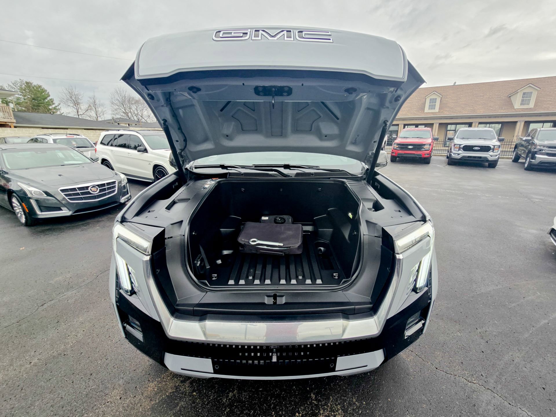 Used 2024 GMC Sierra EV Denali image 46