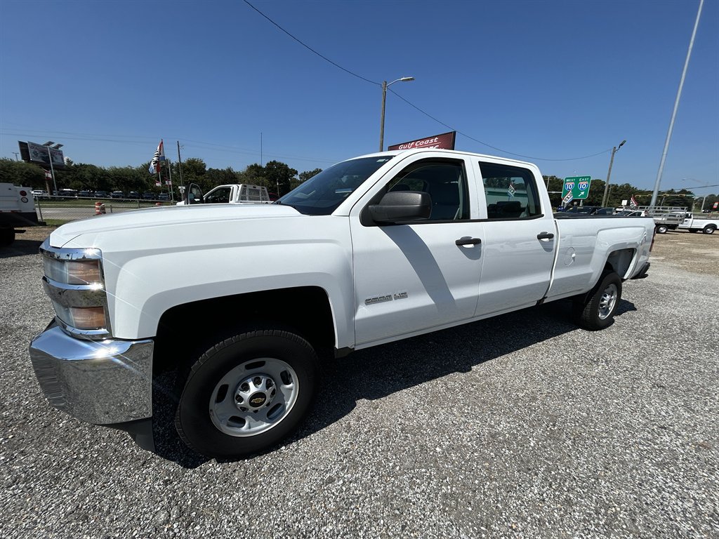 Used 2018 Chevrolet Silverado 2500 W/T RWD image 2