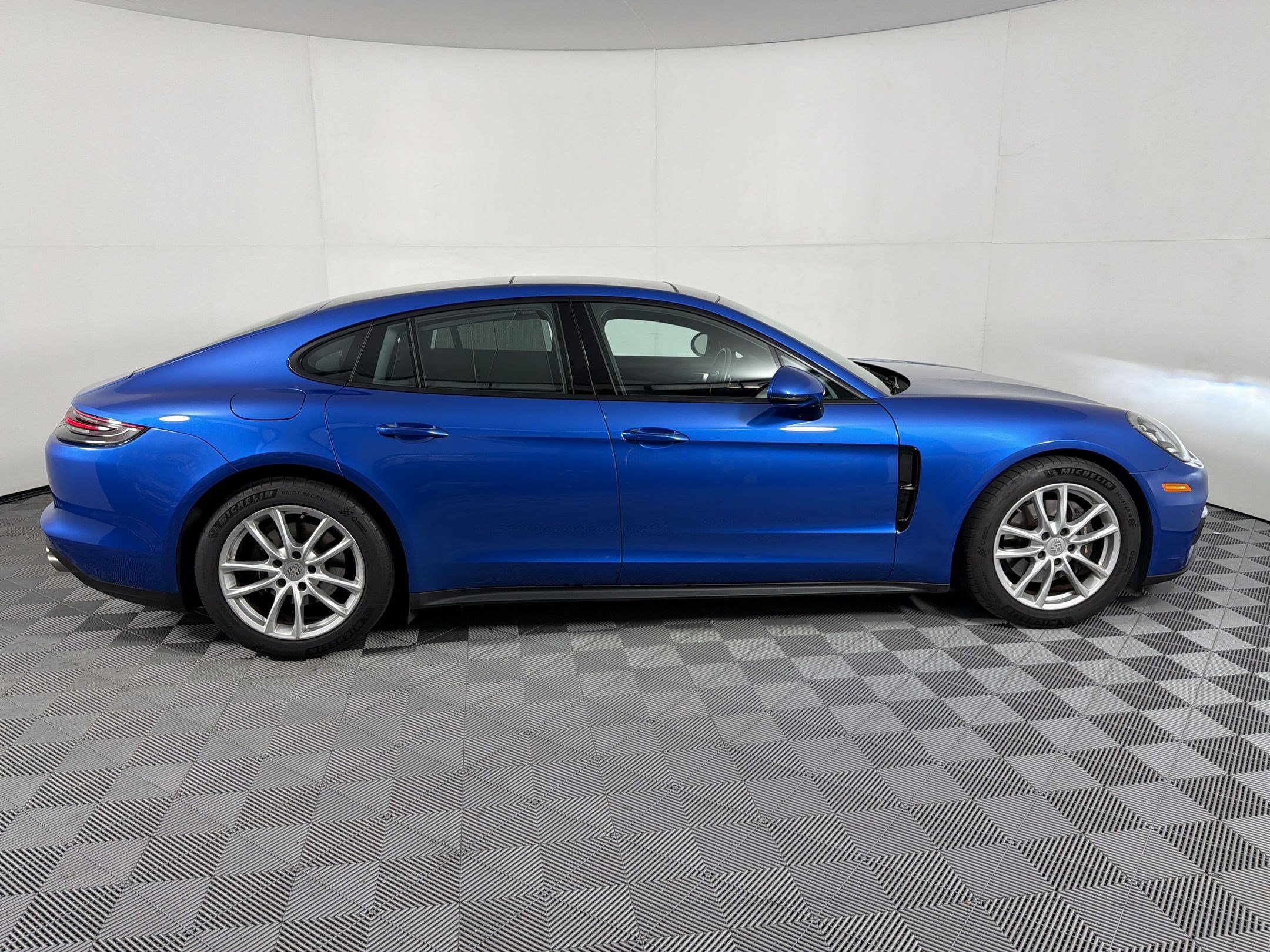 Certified 2019 Porsche Panamera image 8