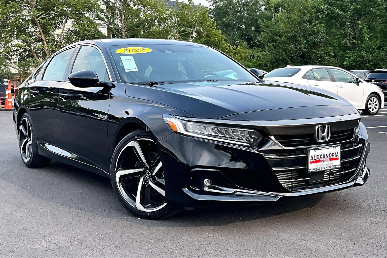 Used 2022 Honda Accord Sport image 2