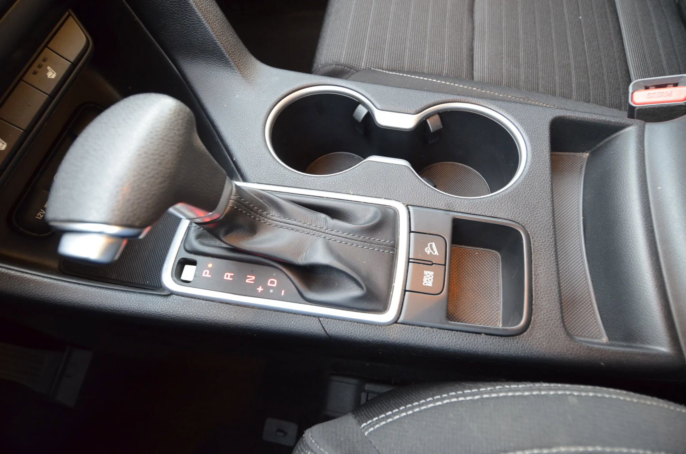 Used 2018 Kia Sportage LX w/ LX Technology Package image 30