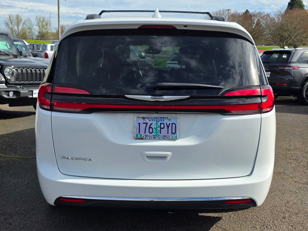 Used 2022 Chrysler Pacifica Touring-L image 7