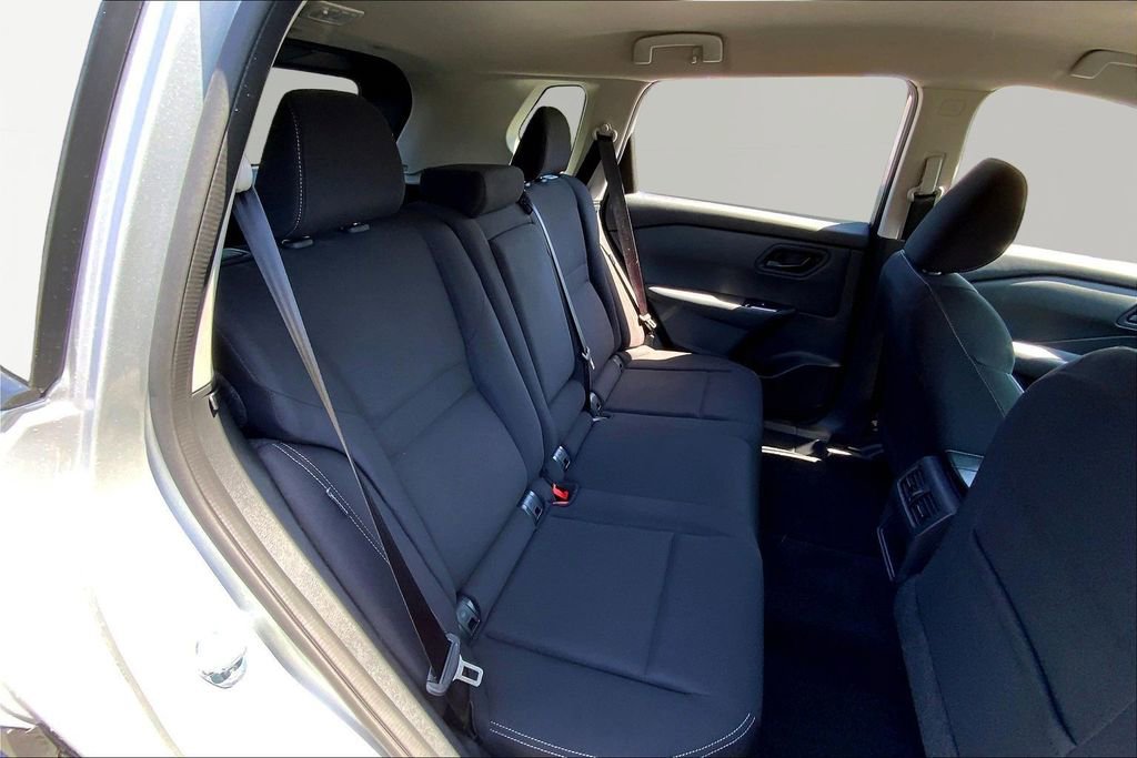 Used 2025 Nissan Rogue S image 17