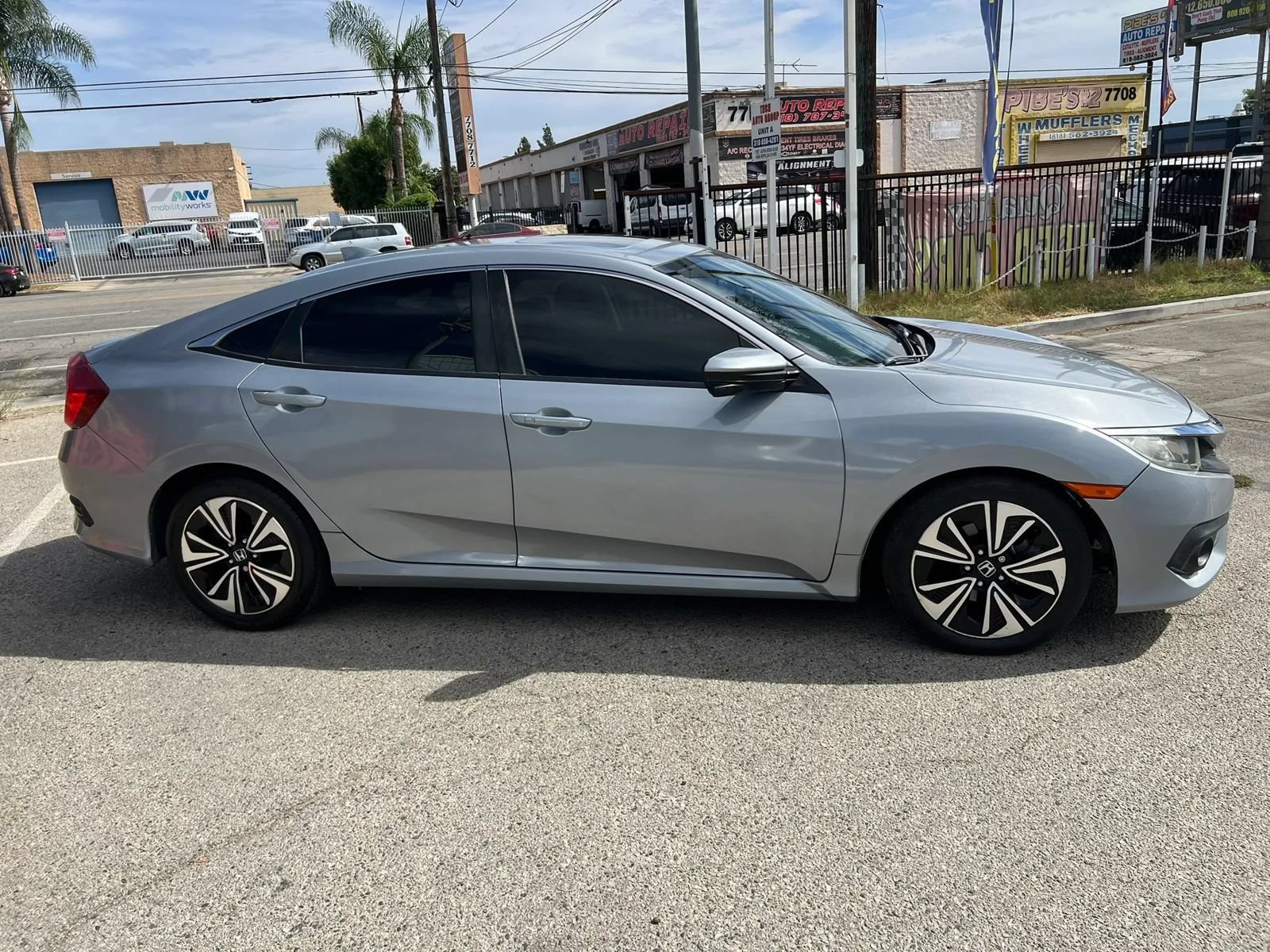 Used 2016 Honda Civic EX-T image 3