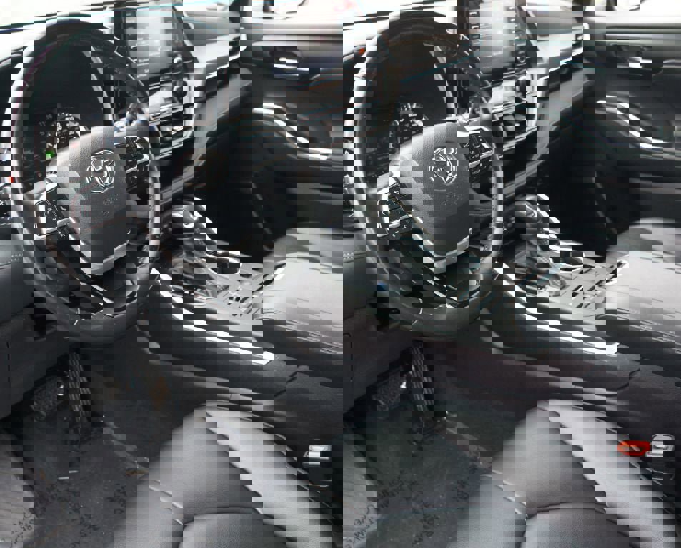 Used 2022 Toyota Highlander XLE image 5