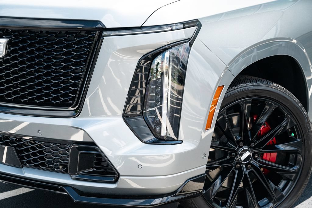 Used 2025 Cadillac Escalade V w/ LPO, ONYX Package AWD/4WD image 3