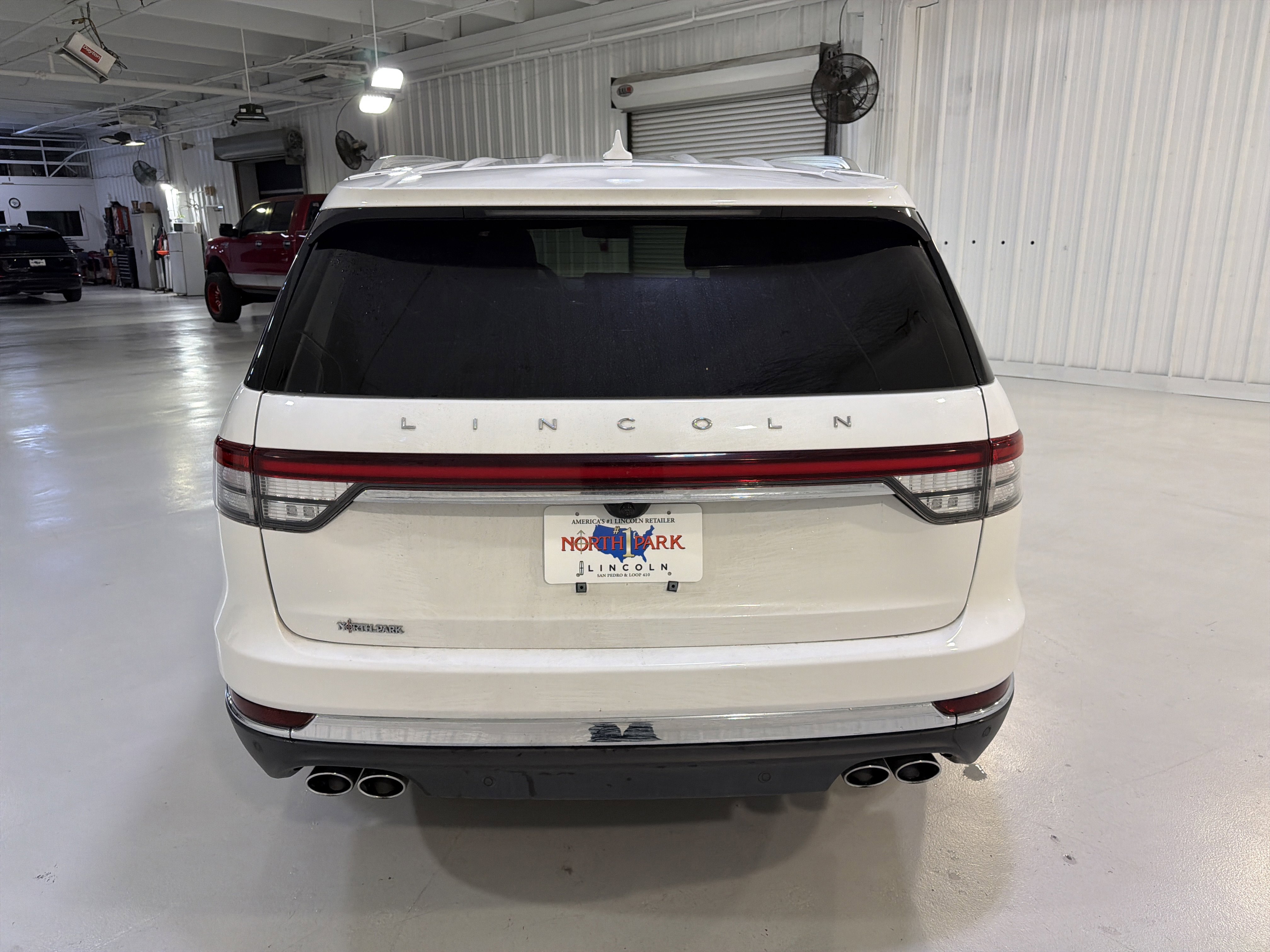 Used 2024 Lincoln Aviator Reserve w/ Elements Package Plus RWD image 4