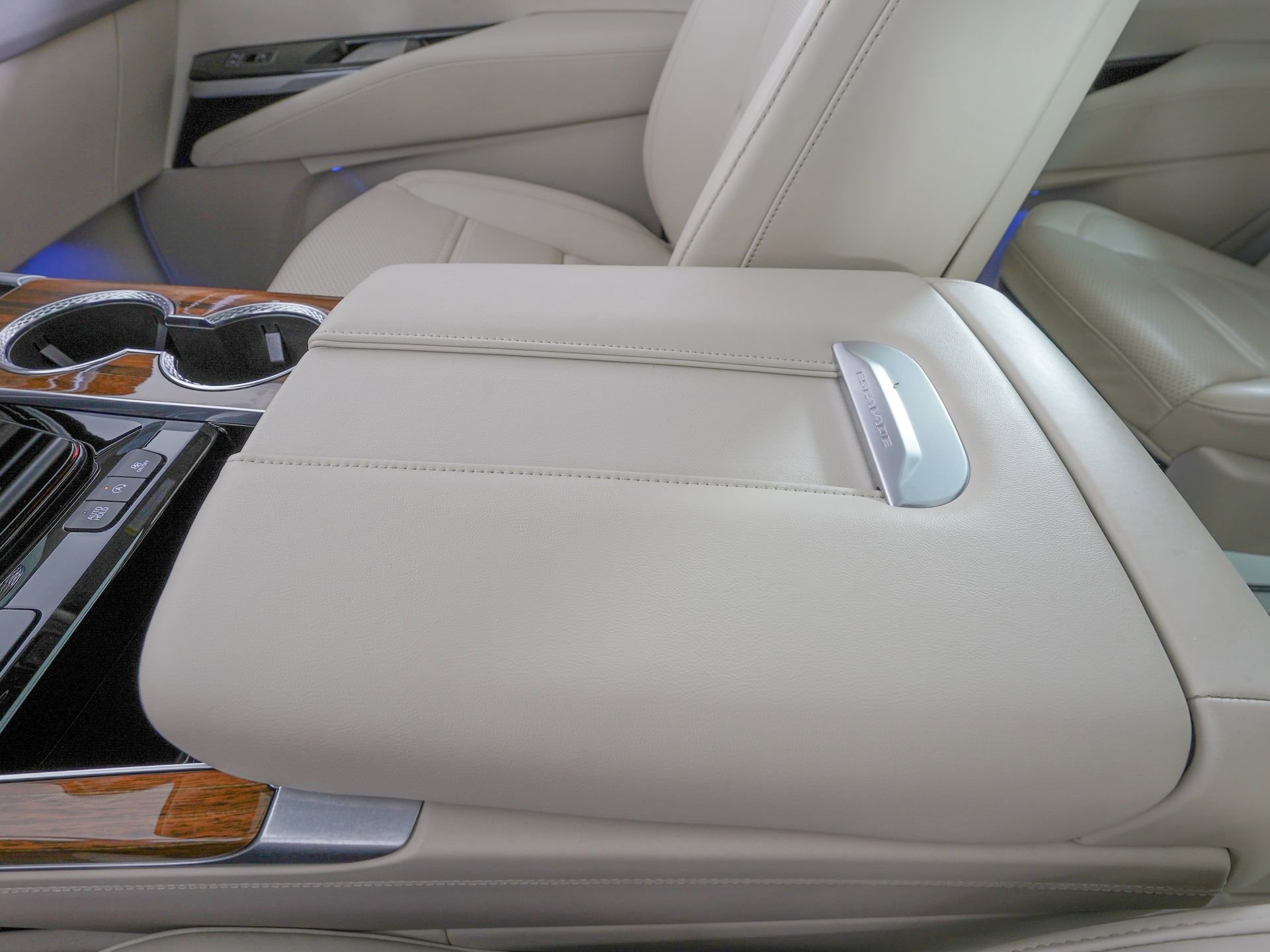 Used 2026 Cadillac Escalade Platinum Sport w/ LPO, Floor Liner Package AWD/4WD image 32