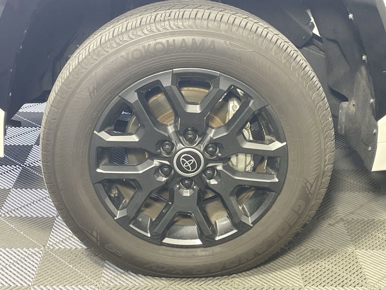 Used 2024 Toyota Tundra Platinum image 9