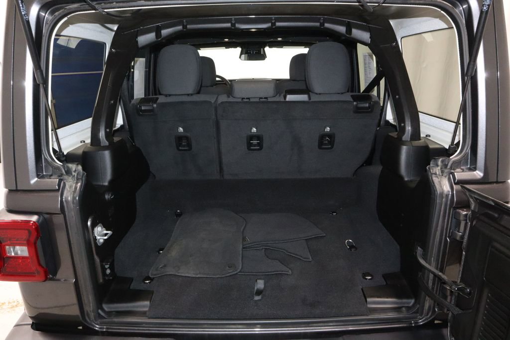 Used 2025 Jeep Wrangler Unlimited Sahara image 18