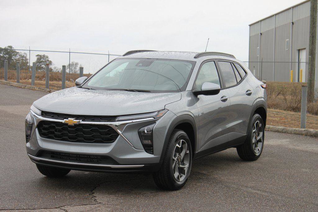 New 2026 Chevrolet Trax LT w/ Driver Confidence Package image 2