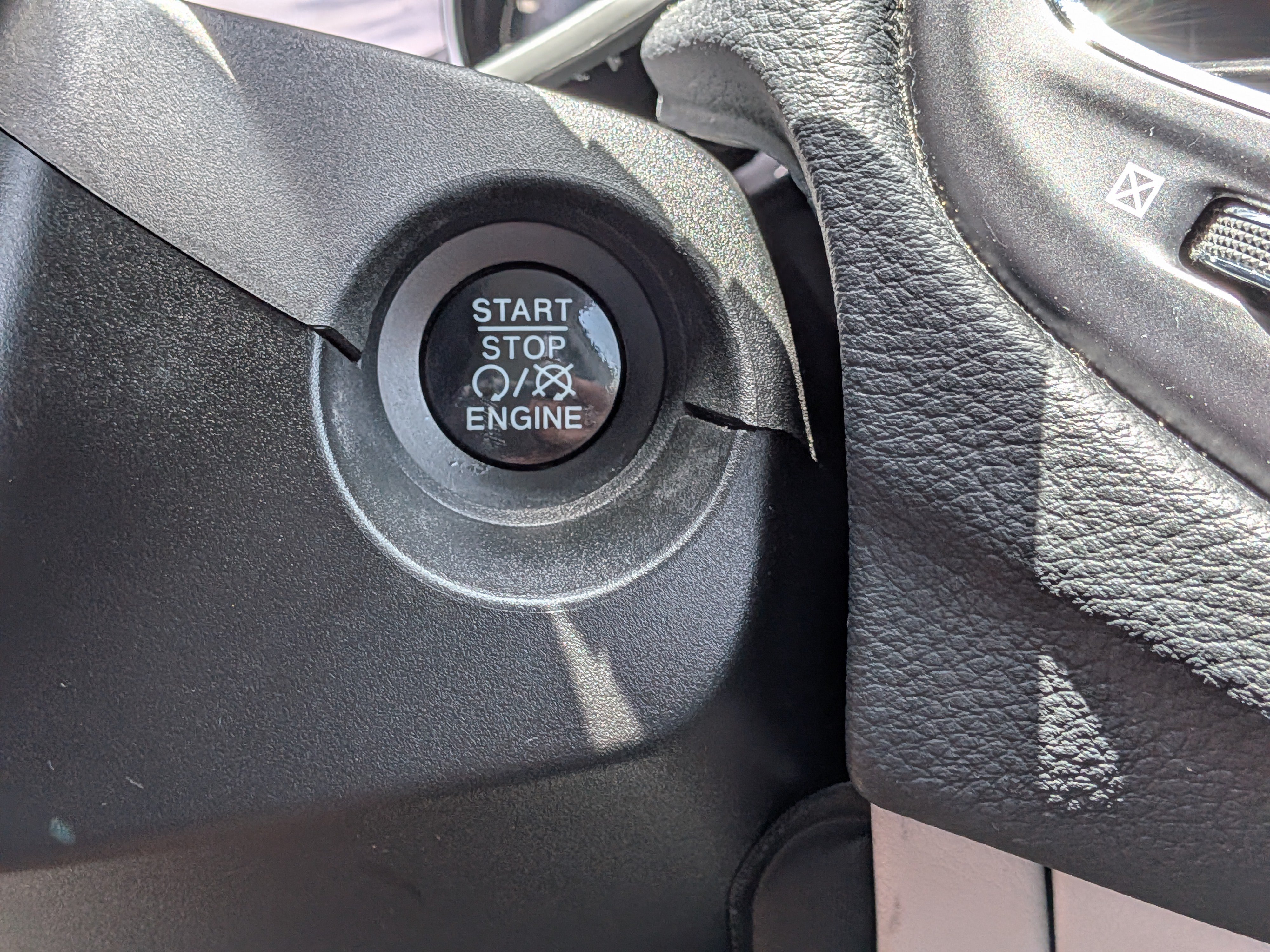 Used 2018 Jeep Compass Latitude FWD image 28