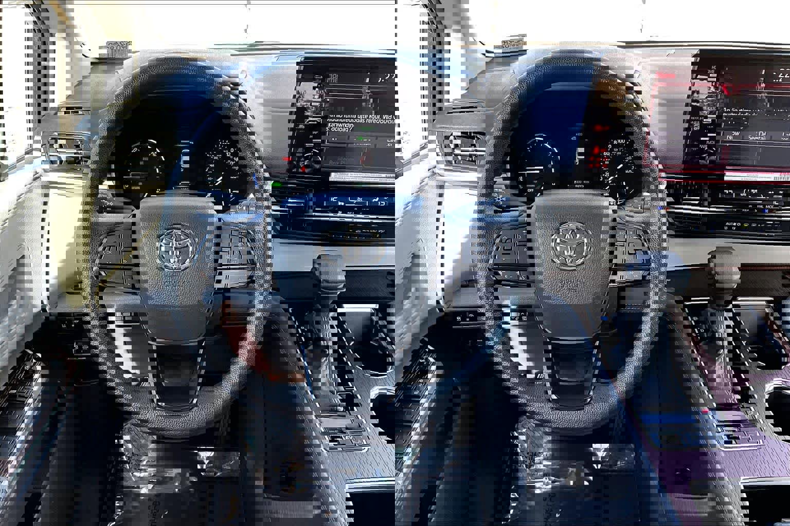 Certified 2024 Toyota Sienna LE image 5