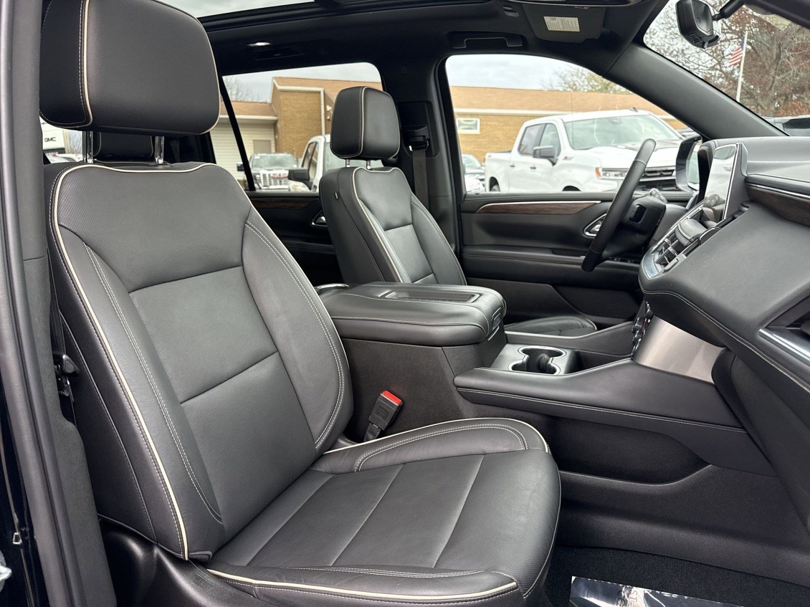 Used 2021 Chevrolet Suburban Premier w/ Premium Package image 27