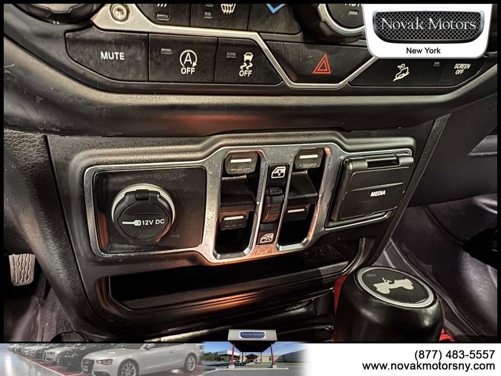 Used 2020 Jeep Wrangler Unlimited Sahara image 22