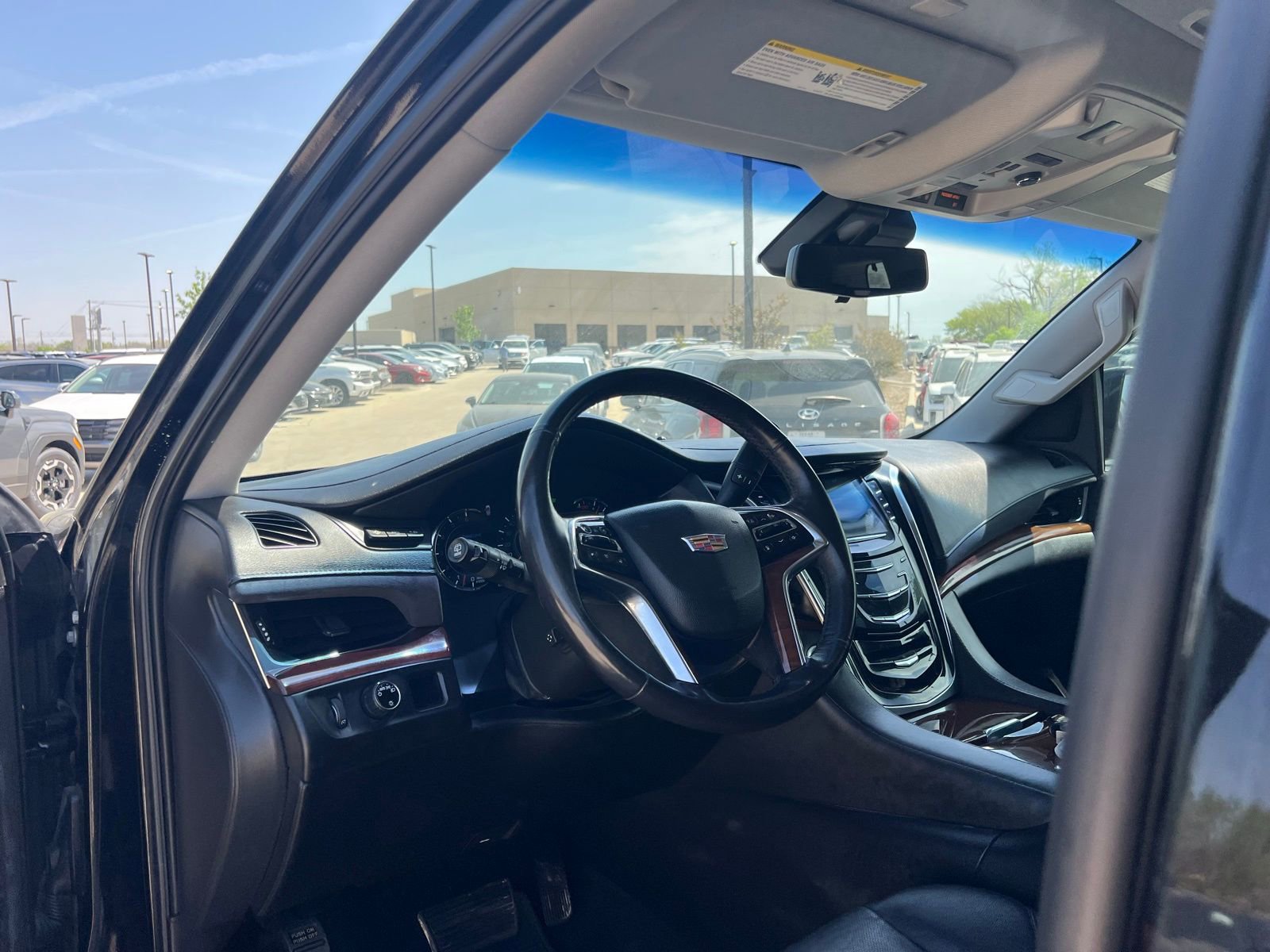 Used 2018 Cadillac Escalade Luxury RWD image 25