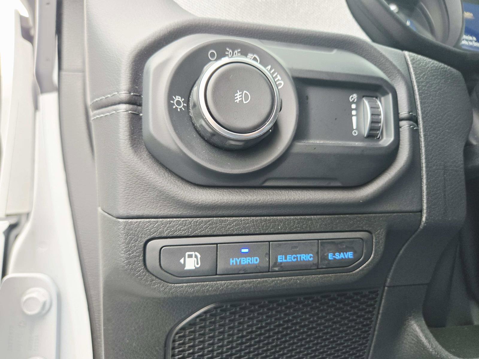 Used 2025 Jeep Wrangler Sahara AWD/4WD image 37