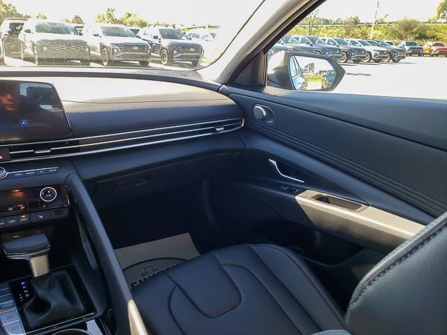 New 2025 Hyundai Elantra Limited image 18