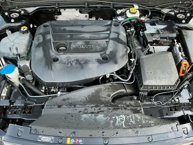 Used 2024 Volvo XC40 B5 Plus image 17