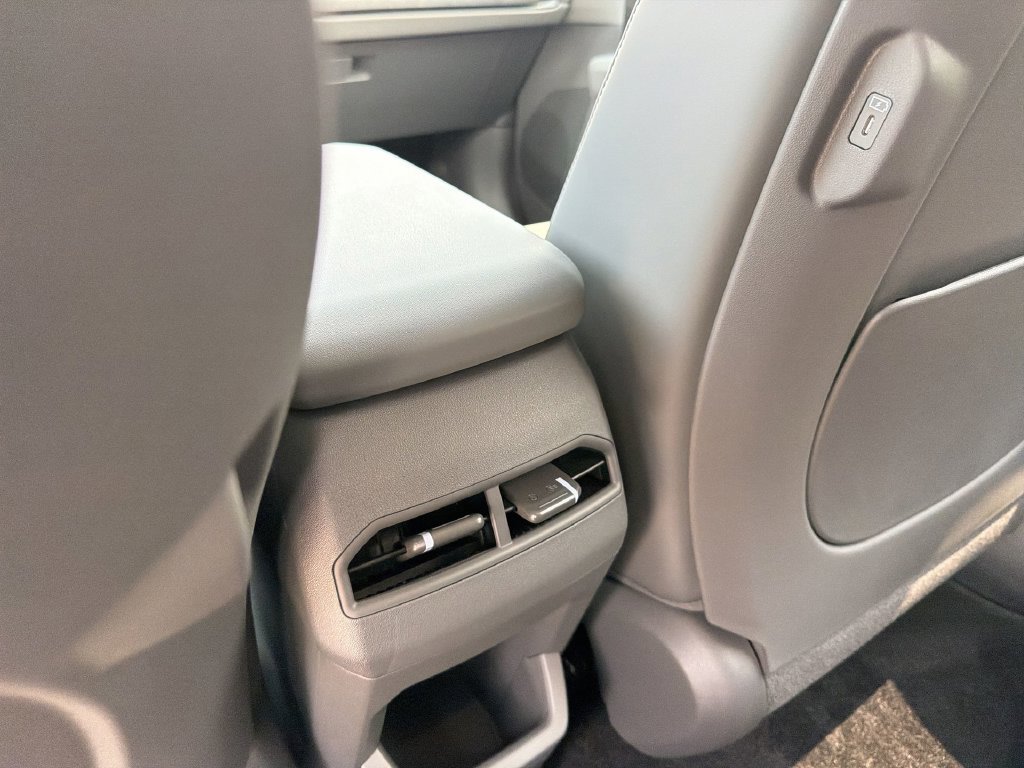 New 2027 Kia EV3 Wind FWD image 24