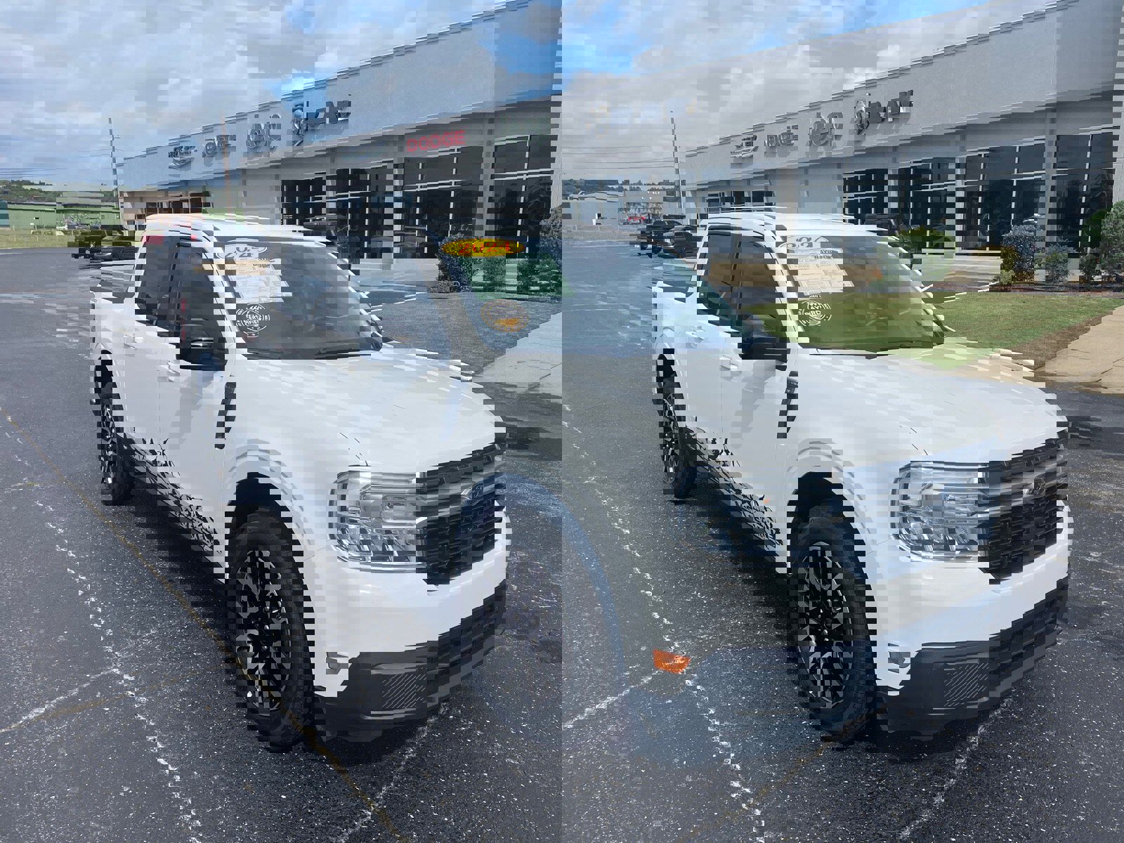 Used 2024 Ford Maverick Lariat image 2