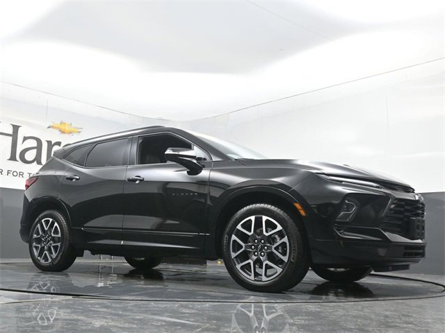 Used 2025 Chevrolet Blazer RS image 2