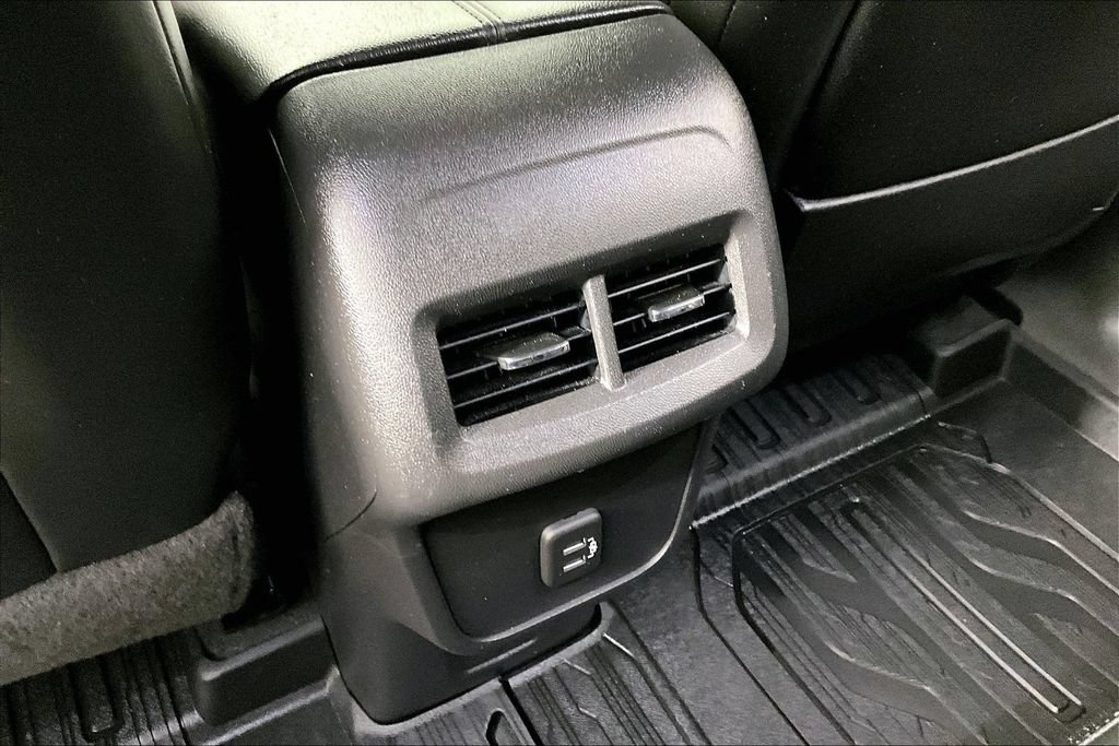 Used 2022 GMC Terrain SLT w/ Elevation Edition FWD image 9