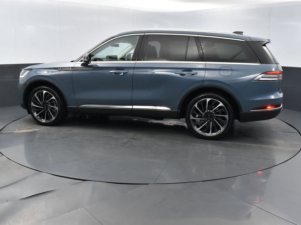 Used 2025 Lincoln Aviator Reserve w/ Equipment Group 201A image 2