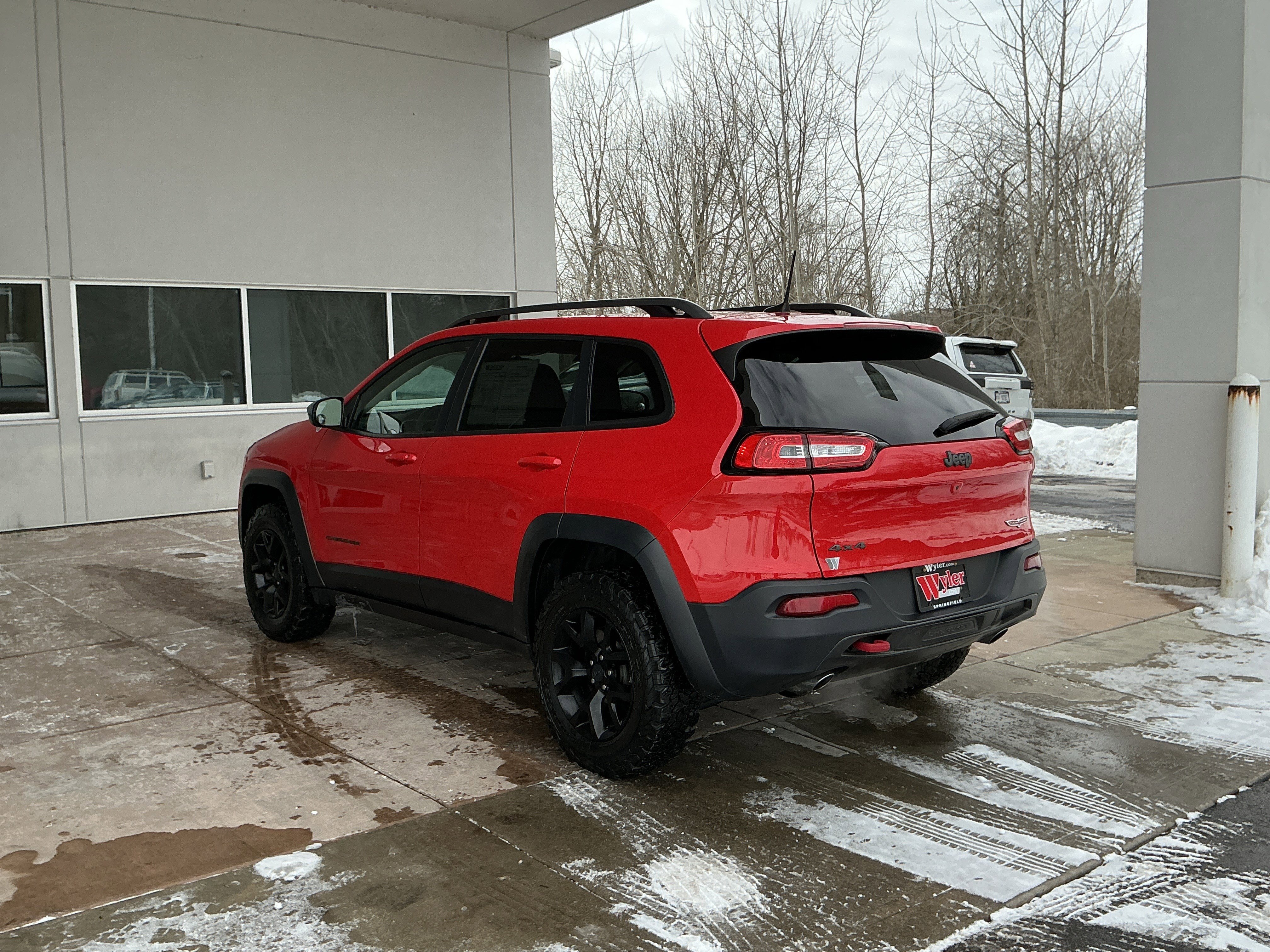 Used 2017 Jeep Cherokee Trailhawk w/ Cold Weather Group image 20