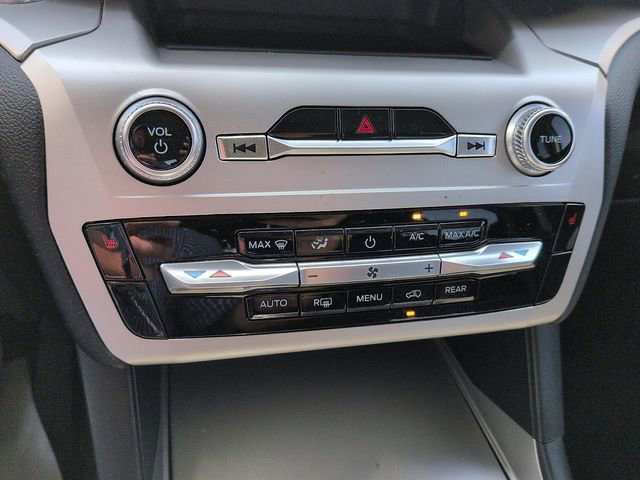 Used 2022 Ford Explorer XLT AWD/4WD image 24