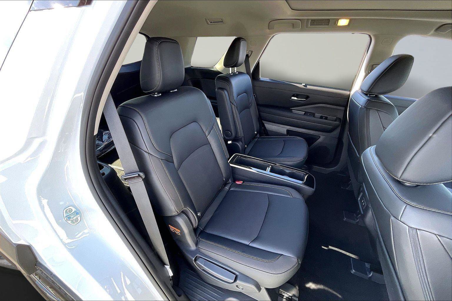 New 2026 Nissan Pathfinder SL image 10