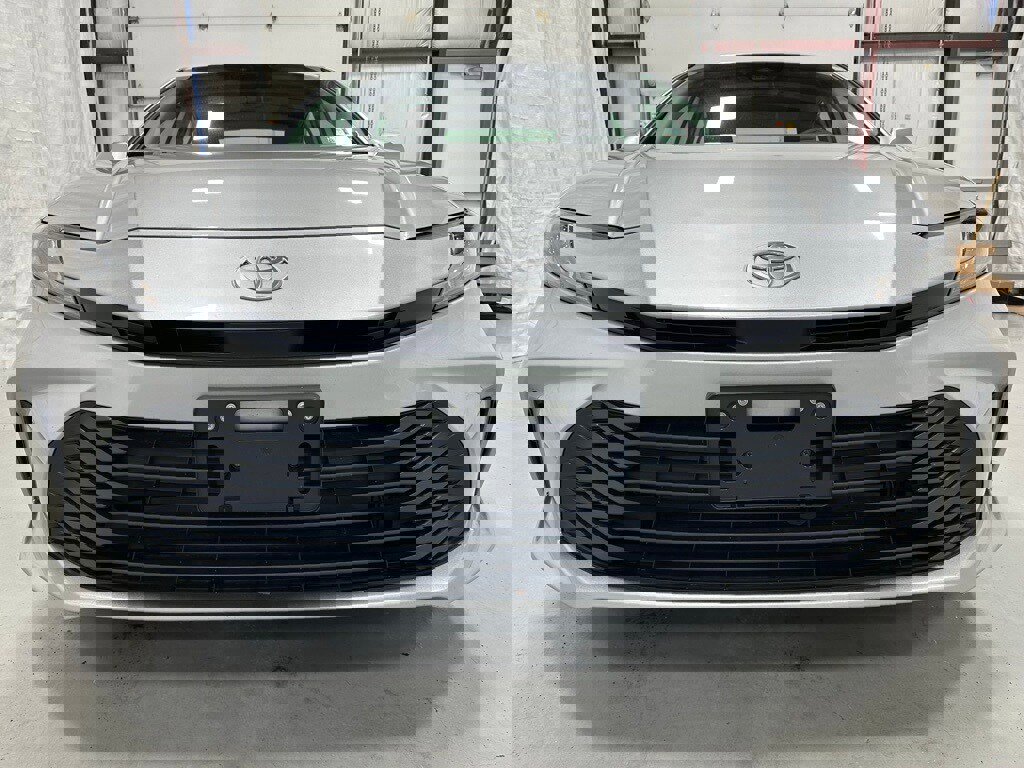 Used 2025 Toyota Camry LE image 2